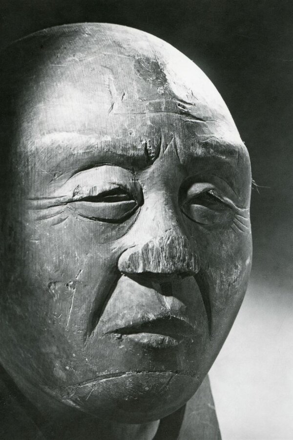 Japonsko, 13.-14. století, hlava mnicha, uloženo v Náprstkově muzeu.